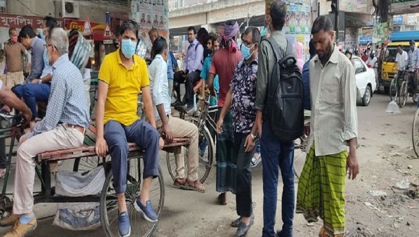 ভ্যানে করে অফিস যাত্রা