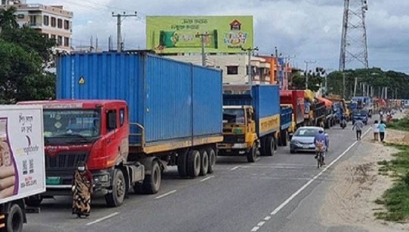 বিধিনিষেধের শেষদিনে ঢাকা-সিলেট রোডে ৫০ কিলোমিটারজুড়ে যানজট। ছবি: সান নিউজ