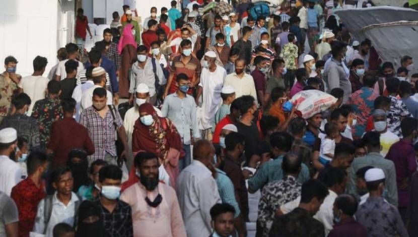 কোরবানি ঈদকে সামনে রেখে ঘরমুখী মানুষের ঢল। সদরঘাট