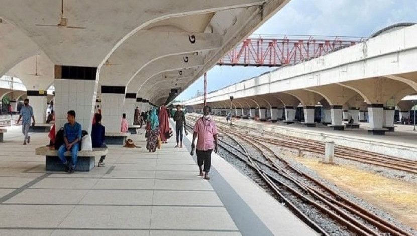 রাজধানীর কমলাপুর রেল স্টেশনে নেই কোন কোলাহল। ছবি: সান নিউজ।