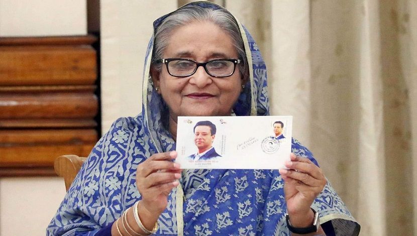 প্রধানমন্ত্রী শেখ হাসিনা (২৭ জুলাই) গণভবনে তাঁর তথ্য ও যোগাযোগ প্রযুক্তি বিষয়ক অবৈতনিক উপদেষ্টা সজীব ওয়াজেদ জয় এর ৫০তম জন্মবার্ষিকী উপলক্ষে ডাক ও টেলিযোগাযোগ বিভাগ কর্তৃক প্রকাশিত স্মারক ডাক টিকেট, উদ্বোধনী খাম ও বিশেষ সিল মোহর অবমুক্ত করেন। ছবি: পিআইডি