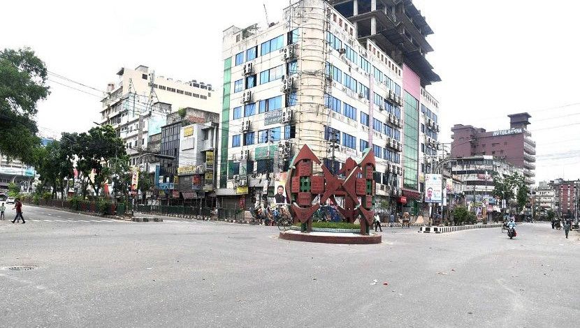 কঠোর লকডাউনের ষষ্ঠদিনে রাজধানীর জিরো পয়েন্টের চিত্র। ছবি: পিআইডি