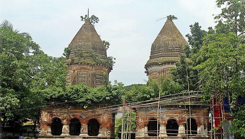 ময়মনসিংহের মুক্তাগাছায়, ৯০ ফুট লম্বা এই জোড়া মন্দির। ছবি: হোসাইন আহমেদ সুলভ