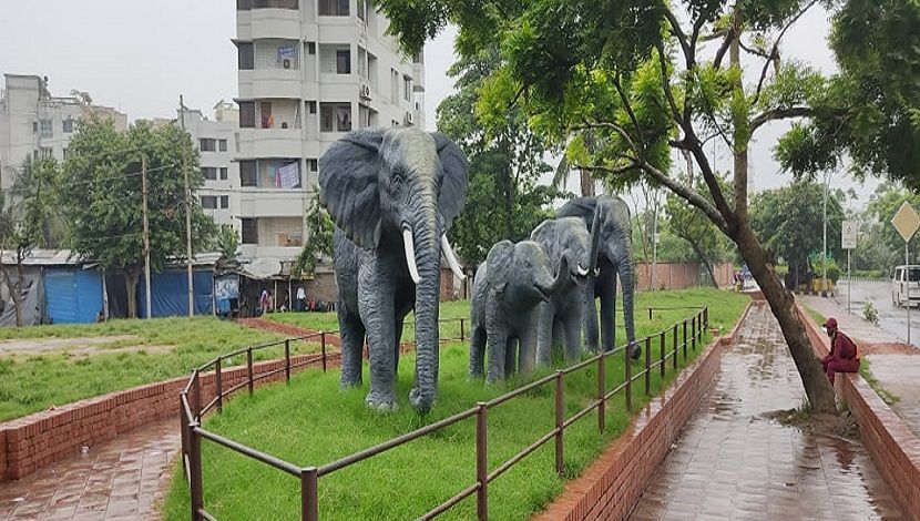 হাতিরঝিলে বাড়তি সৌন্দর্যে  যোগ করেছে হাতির ভাস্কর্য ছবি জাহিদ রাকিব