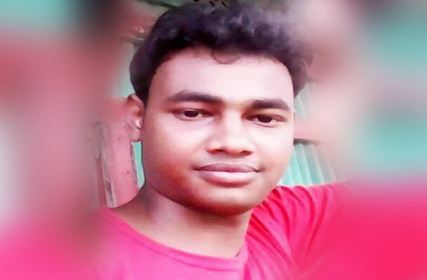 দেড় কিলোমিটার জায়গা জুড়ে লাশের টুকরো