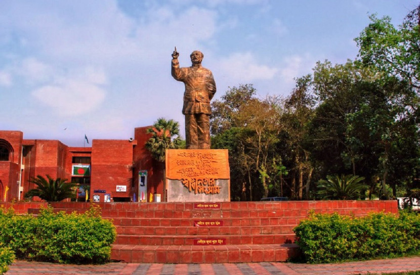 প্রতিটি সরকারি কলেজে বসছে বঙ্গবন্ধুর ভাস্কর্য