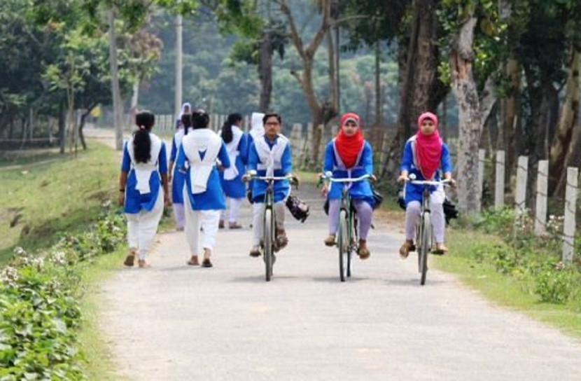 মুজিববর্ষে  স্কুলড্রেস, জুতা ও ব্যাগ পাচ্ছে শিক্ষার্থীরা