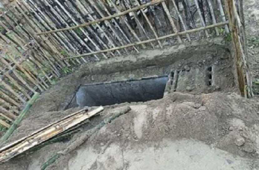 পাবনা কবর খুঁড়ে লাশের মাথা কেটে নিয়ে গেল দুর্বৃত্তরা