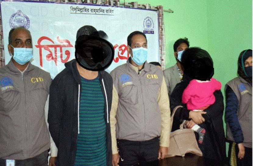 নাপিতের সাঙ্গে নারী চিকিৎসকের বিয়ে