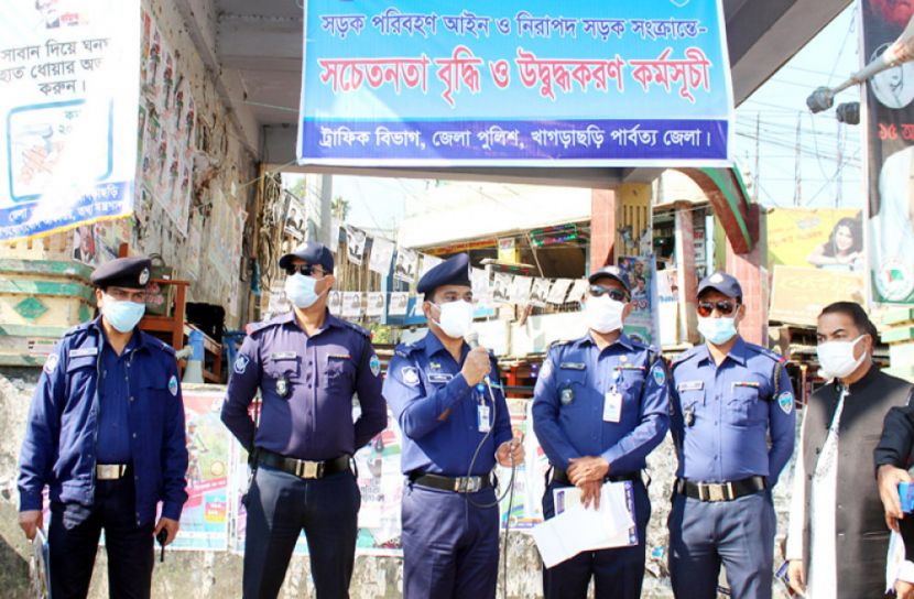‘সড়ক পরিবহন আইন’ মেনে চলার বিকল্প নেই