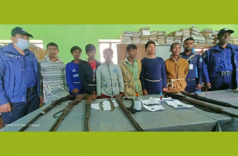 বিলাইছড়িতে বিপুল অস্ত্র গোলাবারুদ উদ্ধার, আটক ৭