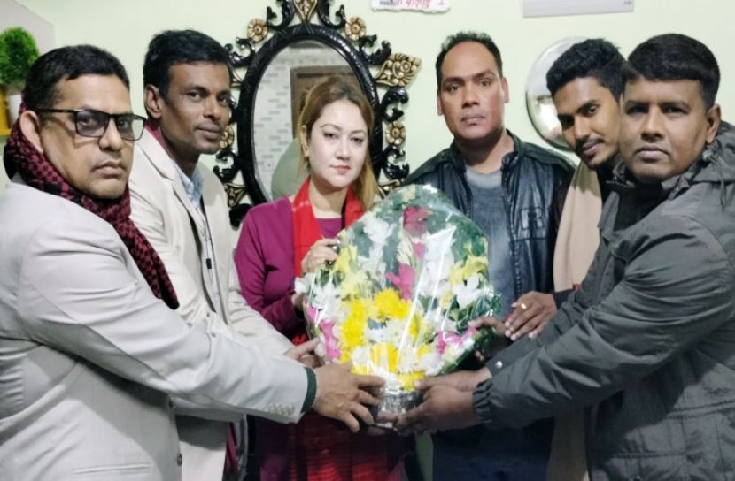 ফুলেল শুভেচ্ছায় সিক্ত বেলকুচির মেয়র রেজা 
