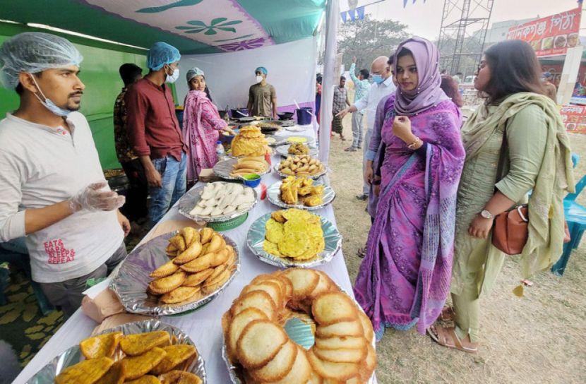শিল্পকলায় চলছে জাতীয় পিঠা উৎসব