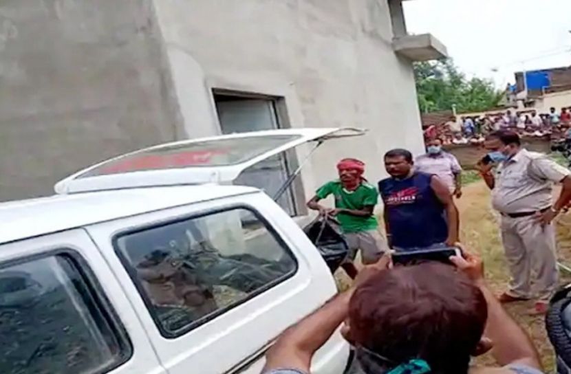 পশ্চিমবঙ্গে ছেলের হাতে মা-বাবাসহ নিহত ৪