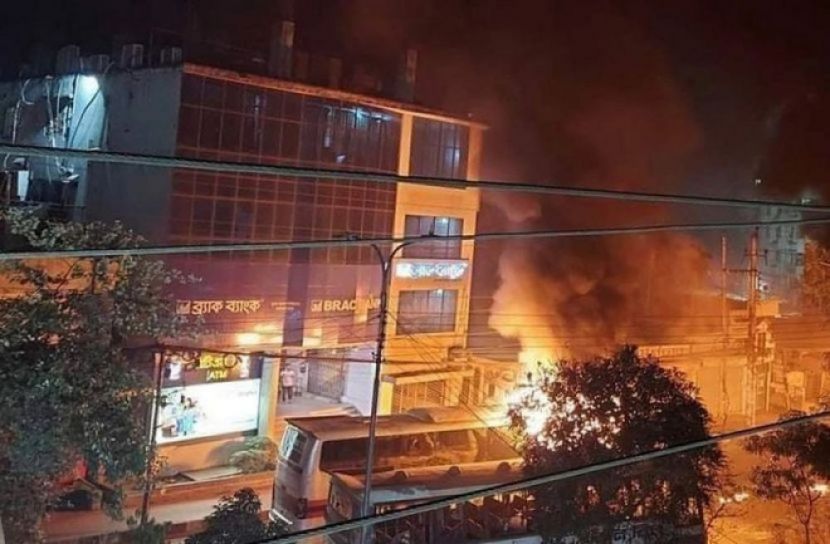 রামপুরায় বাসে আগুন, পুলিশের মামলা