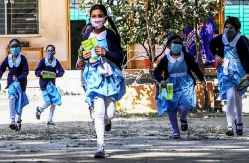 নববর্ষে শিক্ষার্থীরা পেল নতুন বই