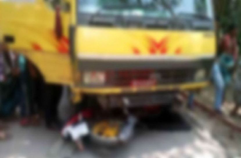 চাঁপাইনবাবগঞ্জে ট্রাক-মাহিন্দ্রার সংঘর্ষে নিহত ২