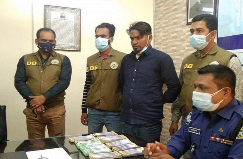 পটুয়াখালীতে সাড়ে নয় লাখ জাল টাকাসহ আটক ১