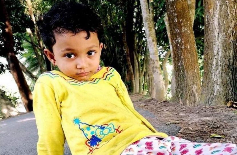 বাবার কোলে থাকা শিশুকে গুলি করে হত্যা
