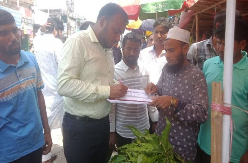 লিচু ও মিষ্টি ব্যবসায়ীকে জরিমানা