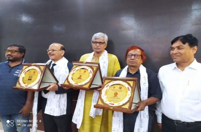 টাঙ্গাইলে তিন কৃতি সংবাদিককে সংবর্ধনা      