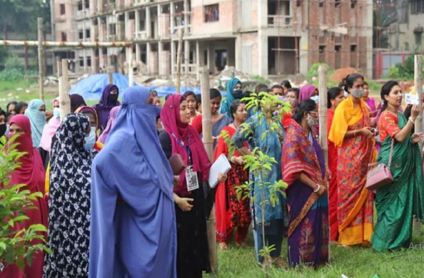 কুমিল্লা সিটি করপোরেশন (কুসিক) নির্বাচনে ভিক্টোরিয়া সরকারি কলেজ কেন্দ্রে ভোট গ্রহণ চলছে (ছবি: সংগৃহীত)