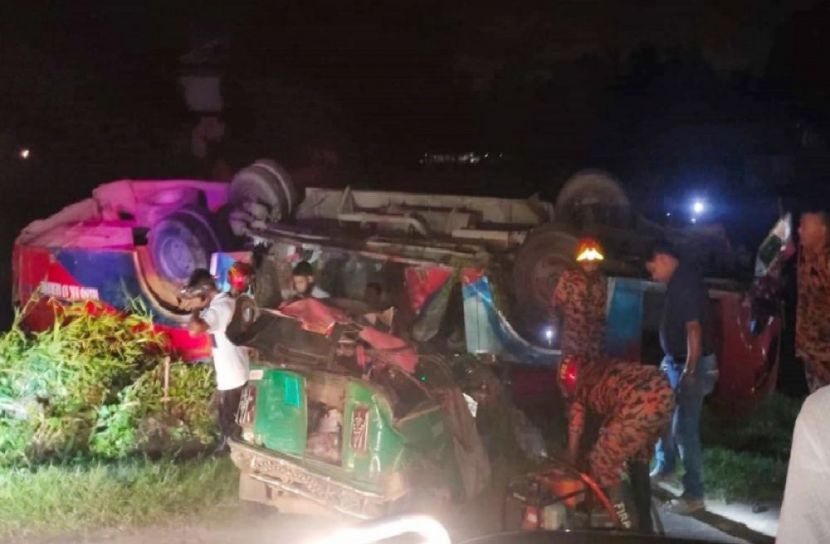 বাস-সিএনজির সংঘর্ষে নিহত ৫