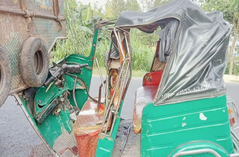 ট্রাকে সিএনজির ধাক্কা, হতাহত ৫