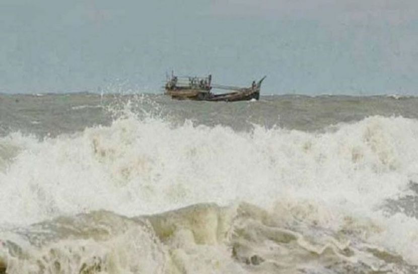 বঙ্গোপসাগরে ট্রলার ডুবিতে নিখোঁজ ১১