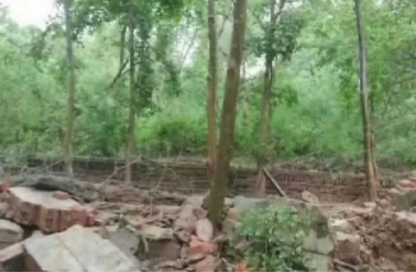 ভারি বৃষ্টিতে দেওয়াল ধসে নিহত ১০