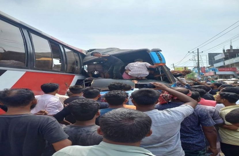 বাস-সিএনজি সংঘর্ষে নিহত ১