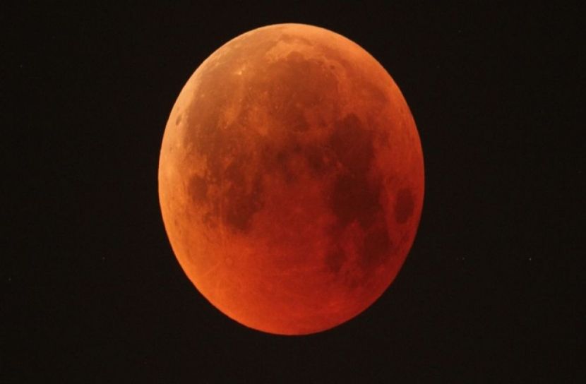 বিকেলে পূর্ণ চন্দ্রগ্রহণ