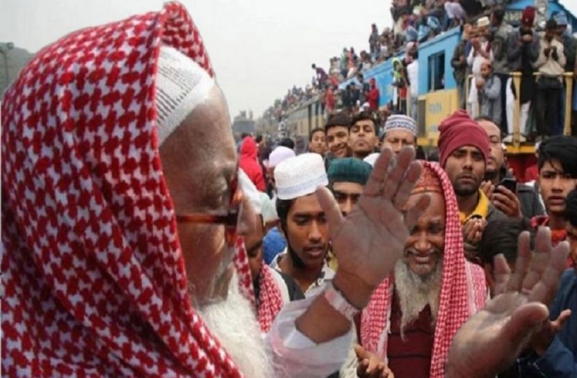 আখেরি মোনাজাত শেষ 