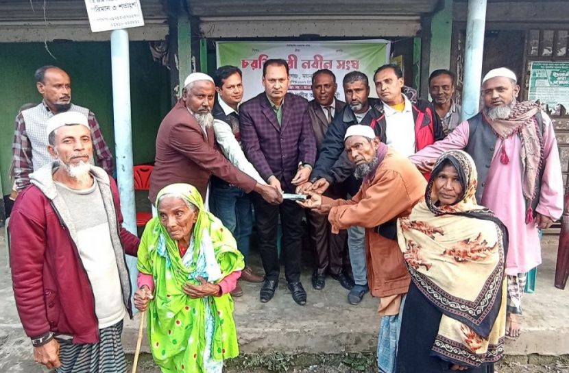 চরশিহারী নবীন সংঘ’র উদ্যোগে সহায়তা প্রদান