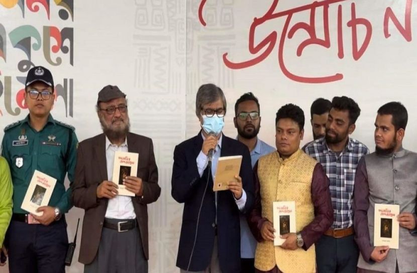 ‘পদ্যবাড়ির অন্দরমহল’ কাব্যগ্রন্থের মোড়ক উন্মোচন