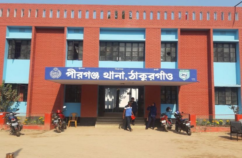 পীরগঞ্জে ৭০ বোতল ফেন্সিডিল সহ দুই নারী আটক 