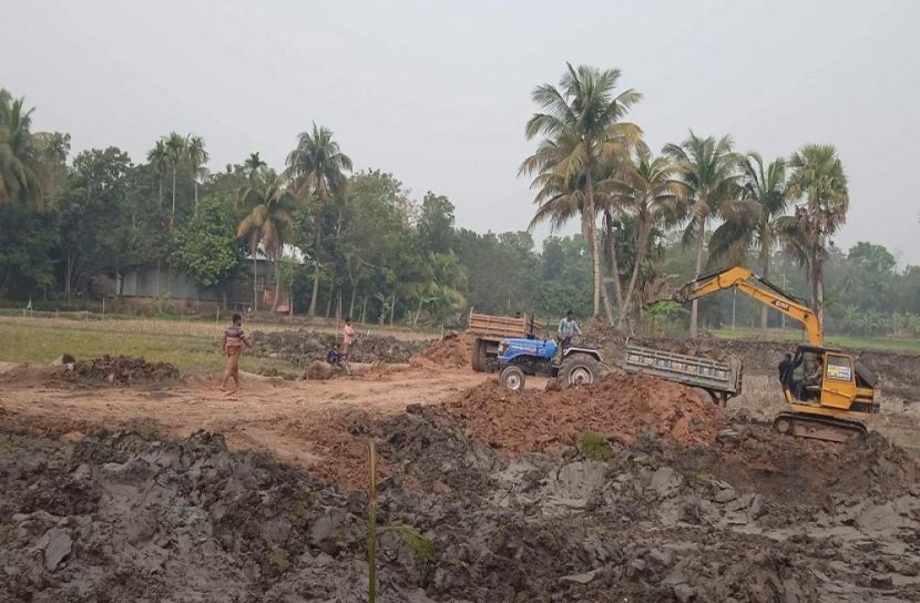 ট্রলি বন্ধের দাবিতে গ্রামবাসীর অভিযোগ