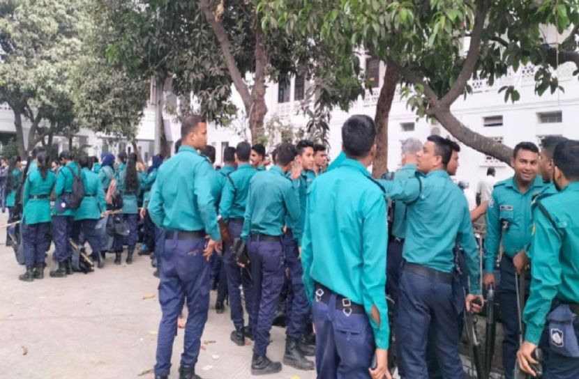 সুপ্রিম কোর্টে আজও বিপুল সংখ্যক পুলিশ