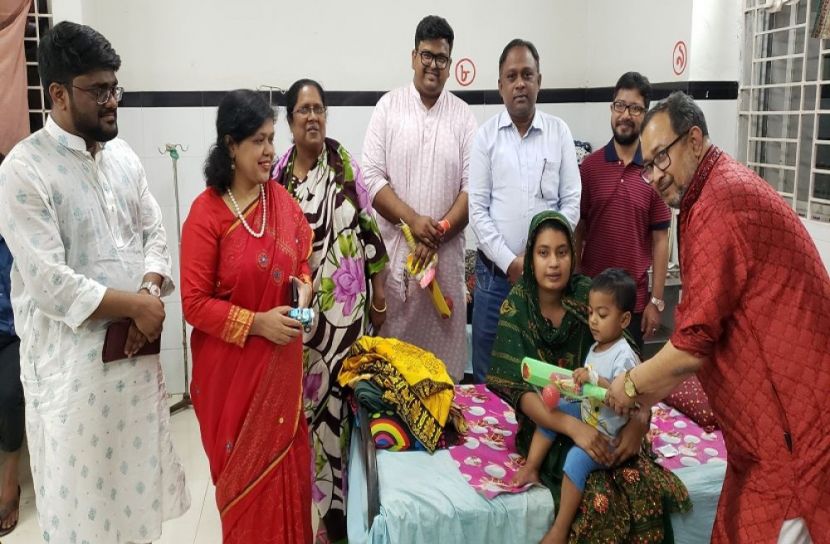 শিশু দিবসে রোগীরা পেল উপহার