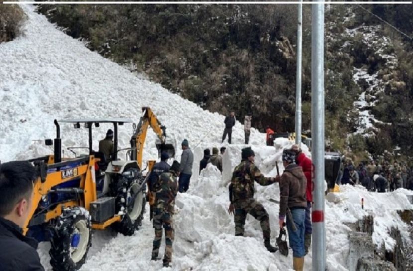 তুষারধসে ৭ পর্যটকের প্রাণহানি