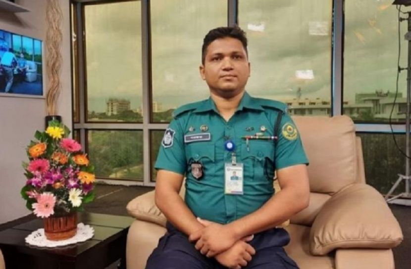 চাকরি হারালেন মানবিক শওকত