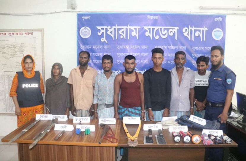 নোয়াখালীতে ৬ ডাকাত গ্রেফতার