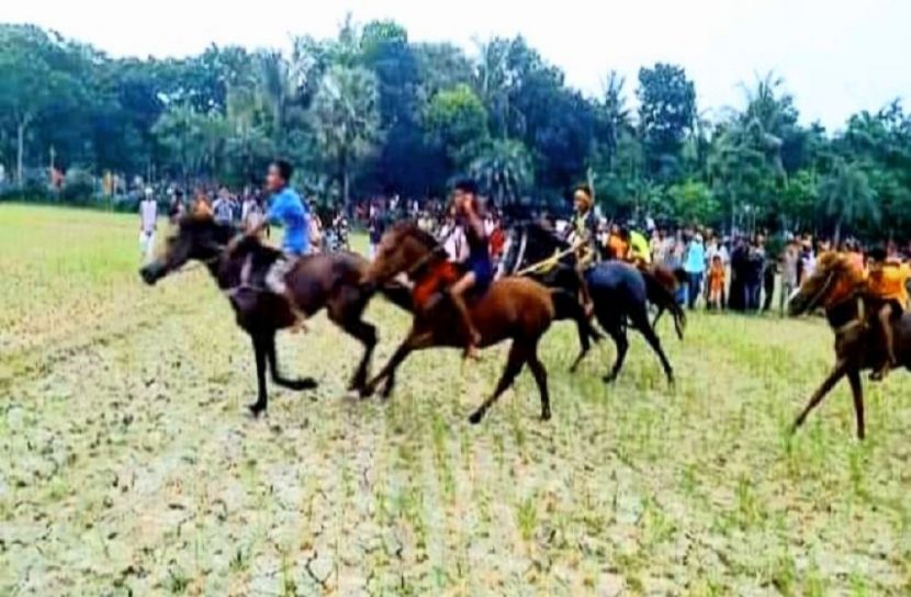 কেশবপুরে ঘোড়ার দৌড় প্রতিযোগিতা অনুষ্ঠিত