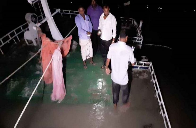 পশুর নদীতে লাইটার জাহাজডুবি
