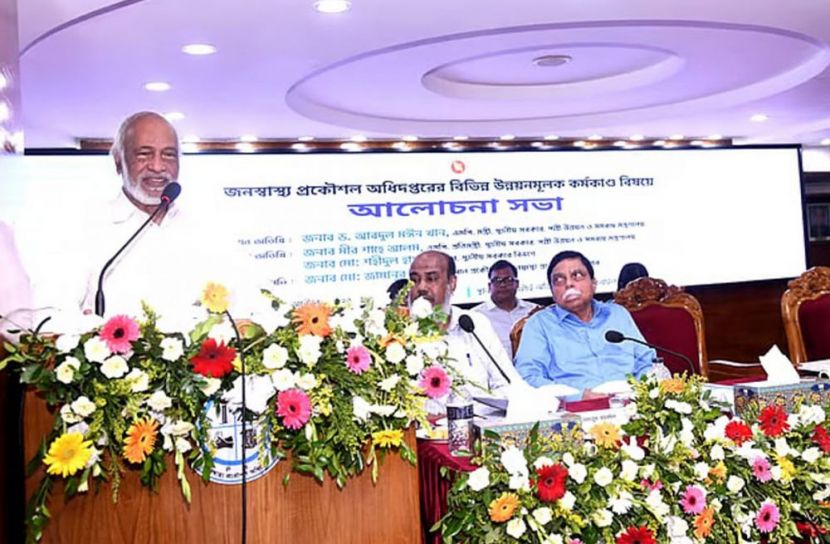 আলোচনা সভায় বক্তব্য রাখছেন স্থানীয় সরকারমন্ত্রী আবদুল মঈন খান ।     ছবি:  সংগৃহীত