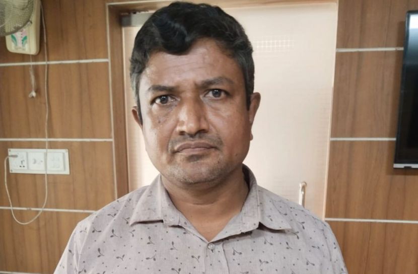 ‘শেখ হাসিনার বাংলাদেশ’ লেখা ব্যানার, প্রধান শিক্ষক আটক