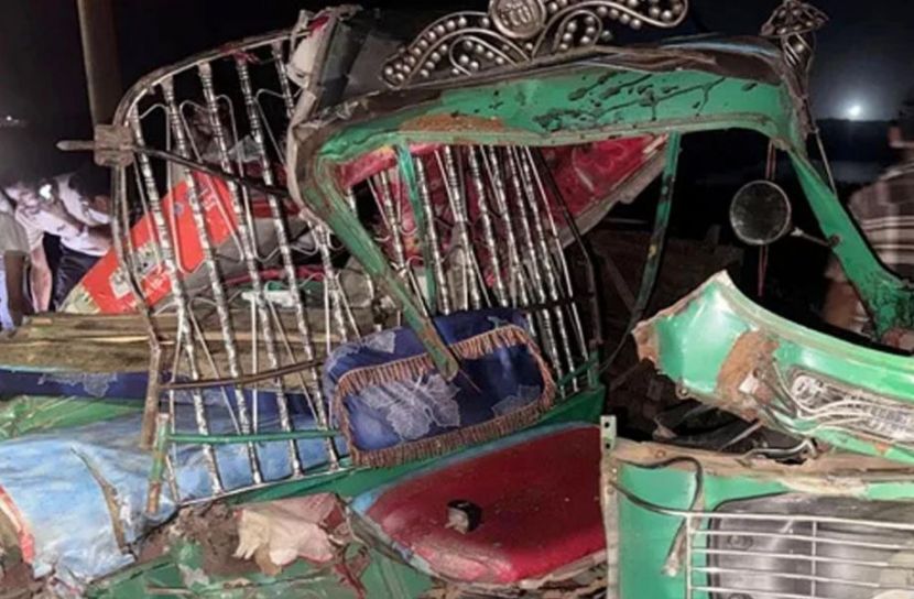 সাতকানিয়ায় বাস-অটোরিকশা সংঘর্ষে ২ যাত্রী নিহত