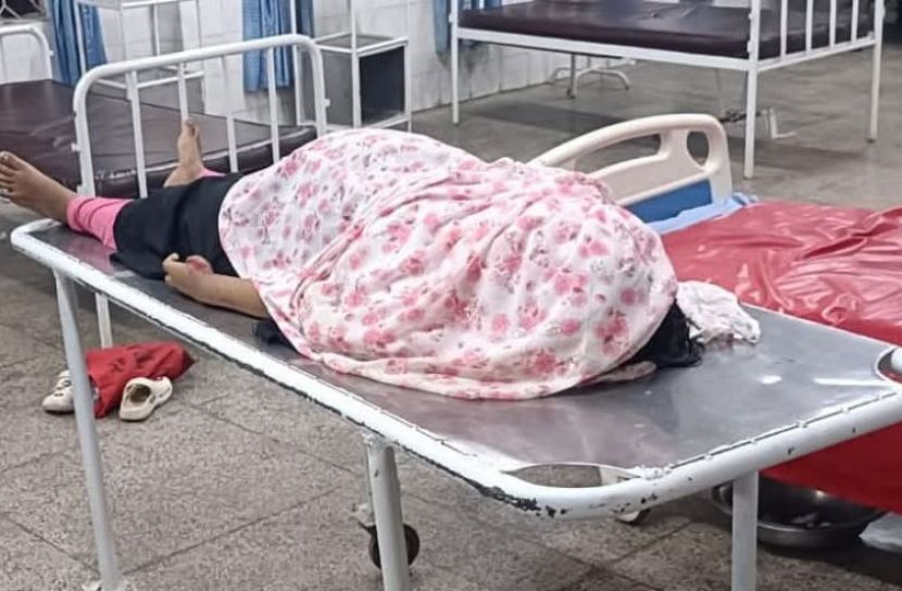 মোংলায় সড়ক দুর্ঘটনায় অন্তঃসত্ত্বা নারী শ্রমিক নিহত  