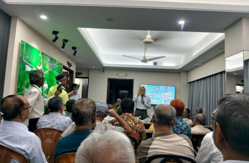 প্রস্তুতি সভায় সমিতির সভাপতি সুলতান স্যার বক্তব্য রাখছেন । ছবি : সান নিউজ