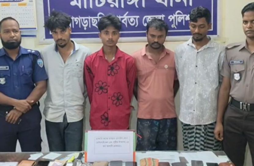 খাগড়াছড়িতে অস্ত্র, মটরসাইকেল, টাকাসহ ৪ ডাকাত গ্রেপ্তার